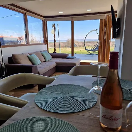 Βίλα Luxury Reed House Balatonudvari