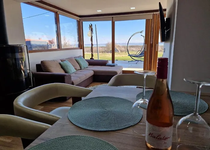Villa Luxury Reed House Balatonudvari