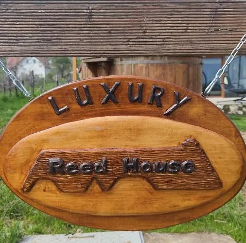 Luxury Reed House 鲍洛托努德沃里